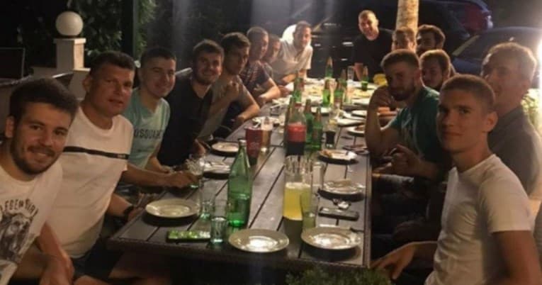 Ilustracija članka: Ante Rebić posjetio svoj prvi klub u Imotskom i svim igračima platio večeru