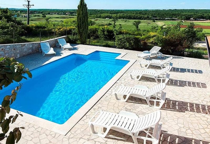 Ilustracija članka: Održavanjem kuća po Hercegovini zarade i do 500 KM mjesečno