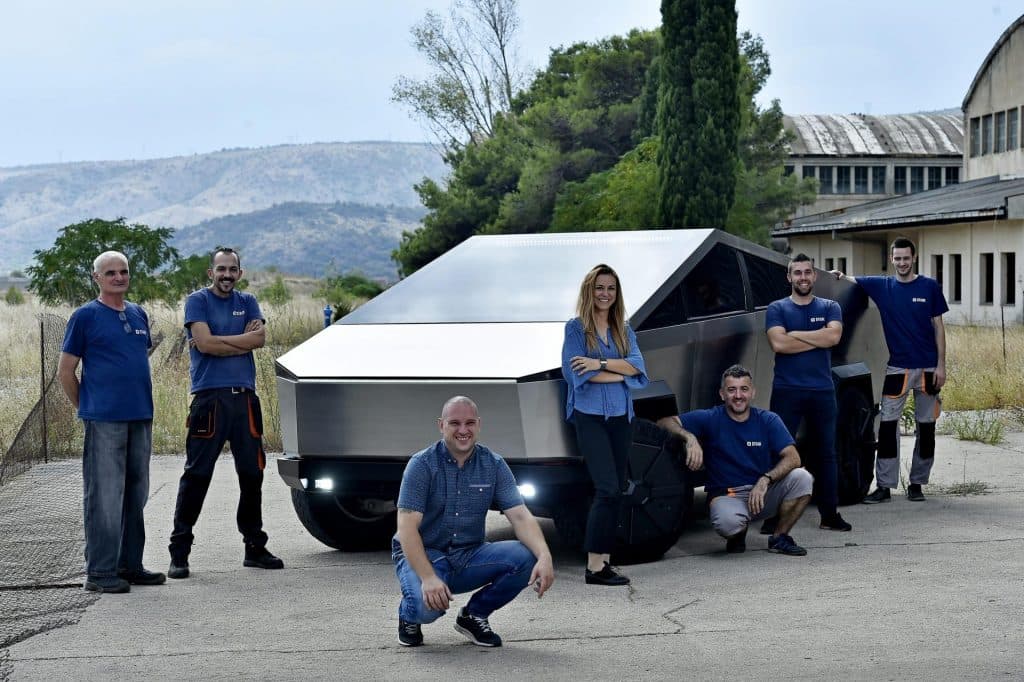 Ilustracija članka: Čudo u Hercegovini: ‘Opaljena‘ mostarska ekipa izradila repliku cybertrucka, vozila budućnosti