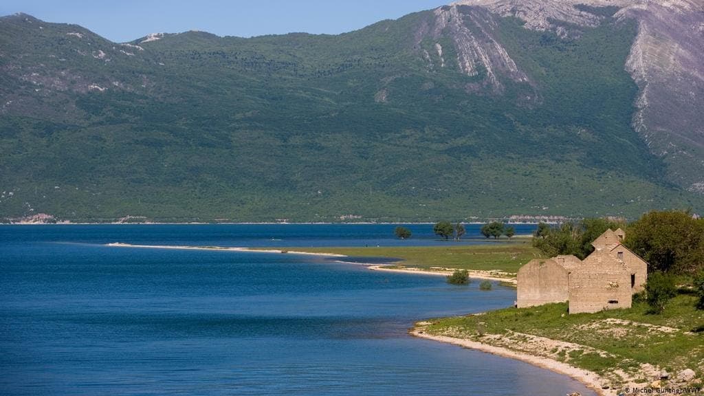 Ilustracija članka: ‘Migrante dovedu na Buško blato i kažu im da su u Hrvatskoj’