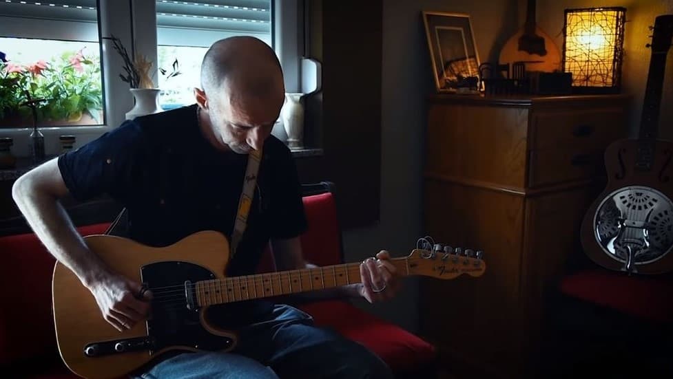 Ilustracija članka: Posveta Crvenom i Modrom jezeru: Poslušajte predivni instrumental imotskog glazbenika