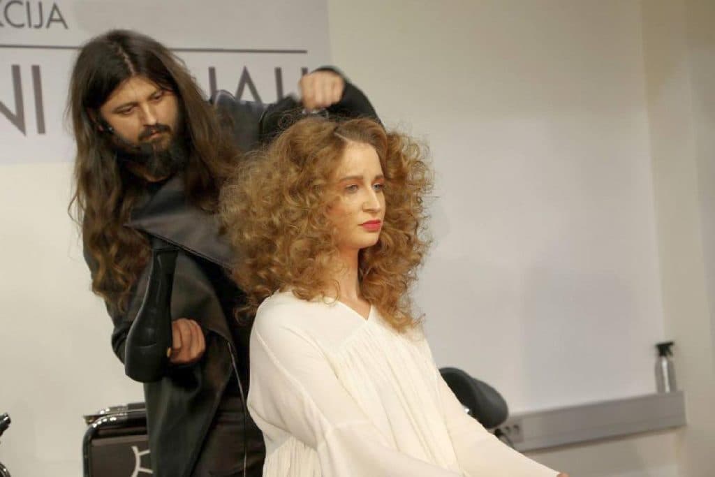 Ilustracija članka: Stipe Filipović slobodno vrijeme iskoristio za povratak u frizersku elitu