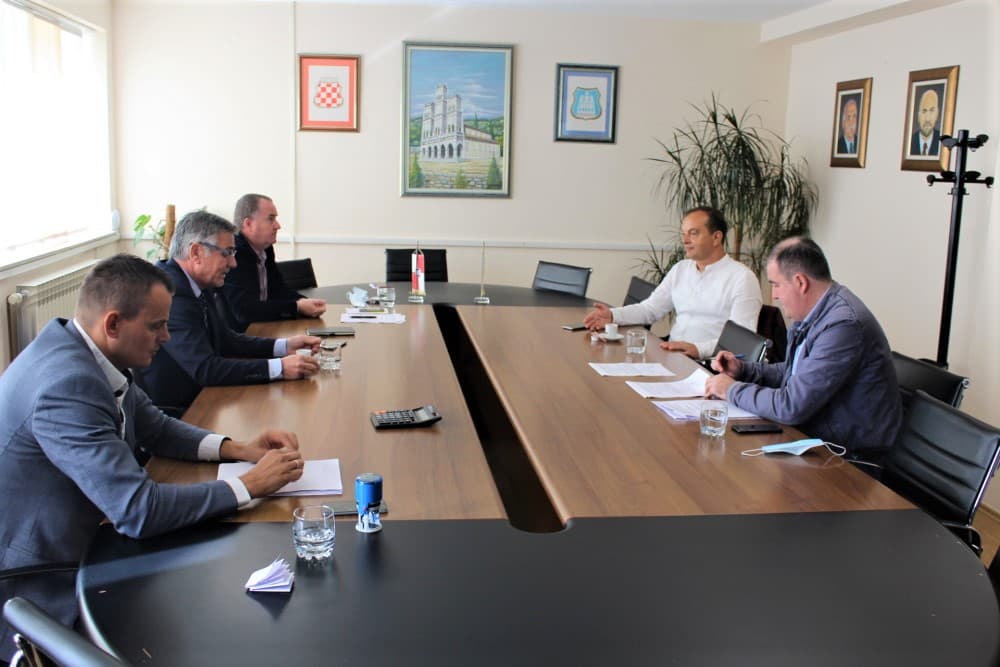 Ilustracija članka: Potpisan aneks ugovora o koncesiji za javni linijski prijevoz učenika