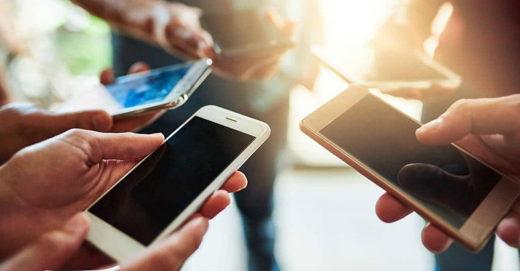 Ilustracija članka: Kakva je reakcija roditelja na zabranu mobitela u školi u Širokom Brijegu