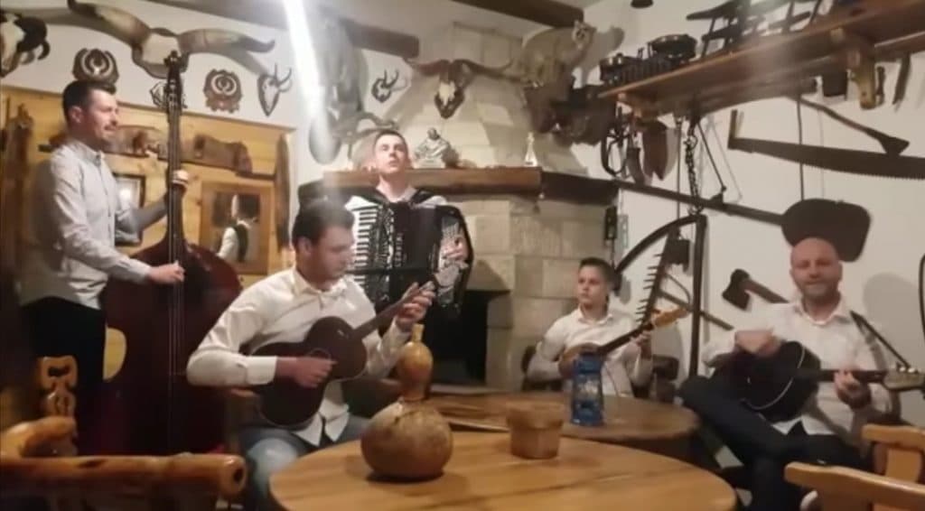 Ilustracija članka: TS Stari Fenjer prigodnom pjesmom čestitao blagdan sv. Kate