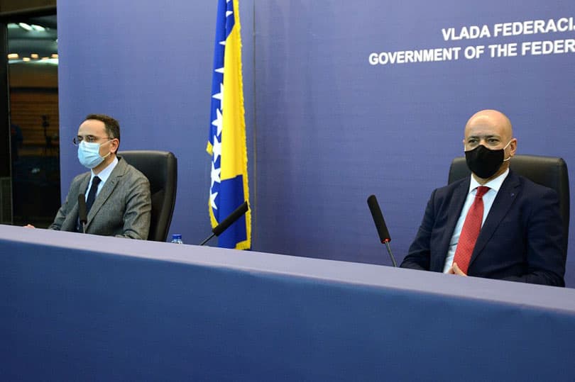 Ilustracija članka: FBiH: Izolacija skraćena na 10 dana, poslodavci moraju omogućiti rad od kuće