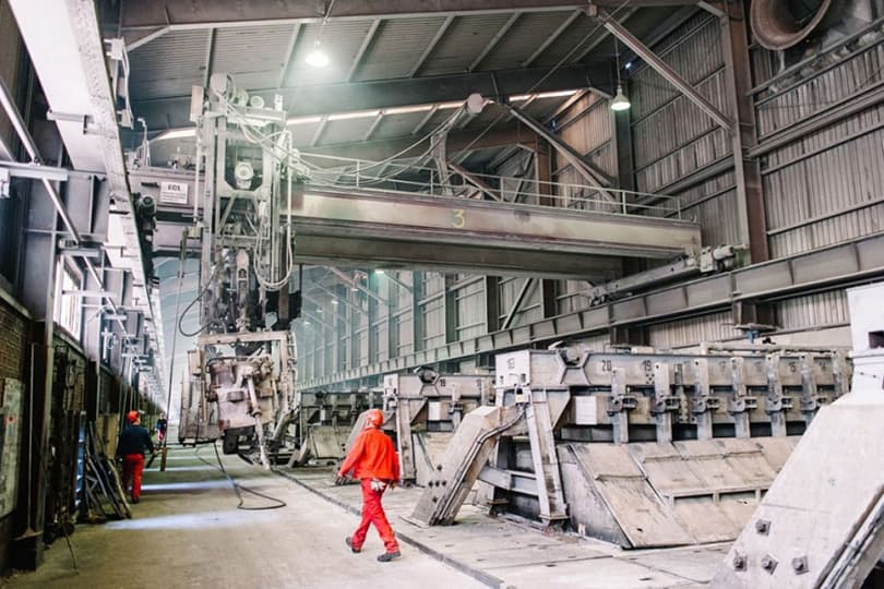 Ilustracija članka: Aluminij od Nove godine na posao vraća 90 bivših radnika