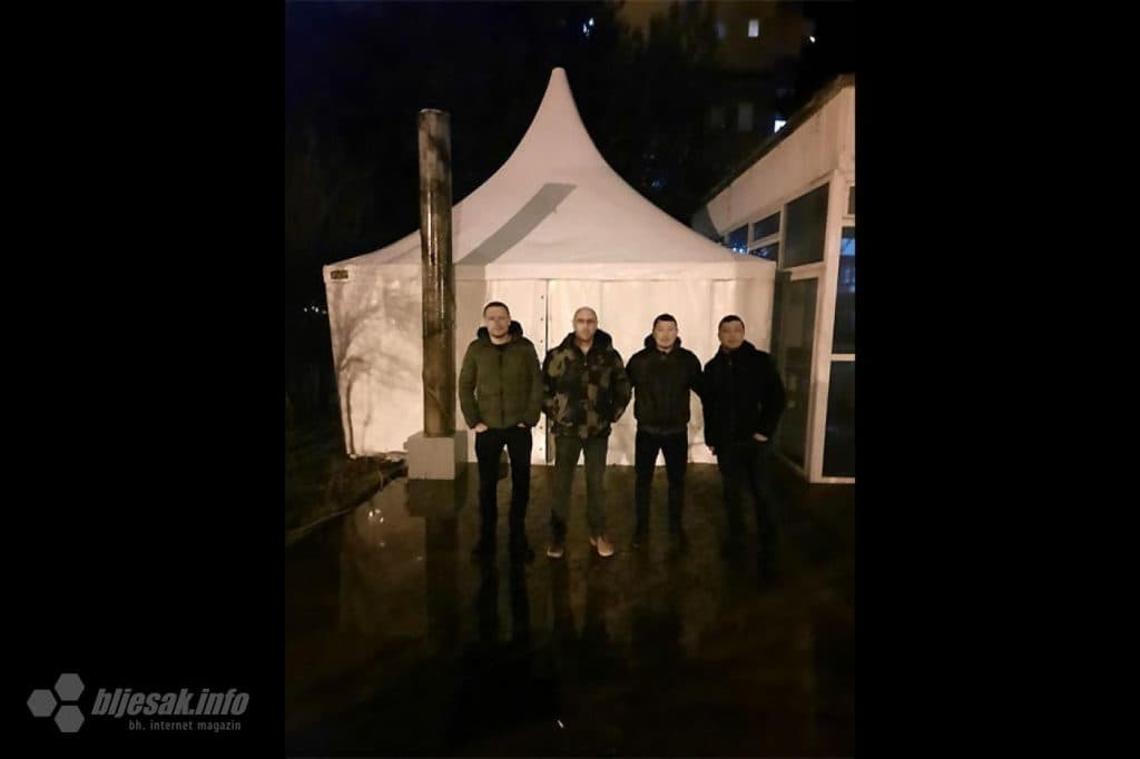 Ilustracija članka: Postavljen šator ispred Vlade HNŽ