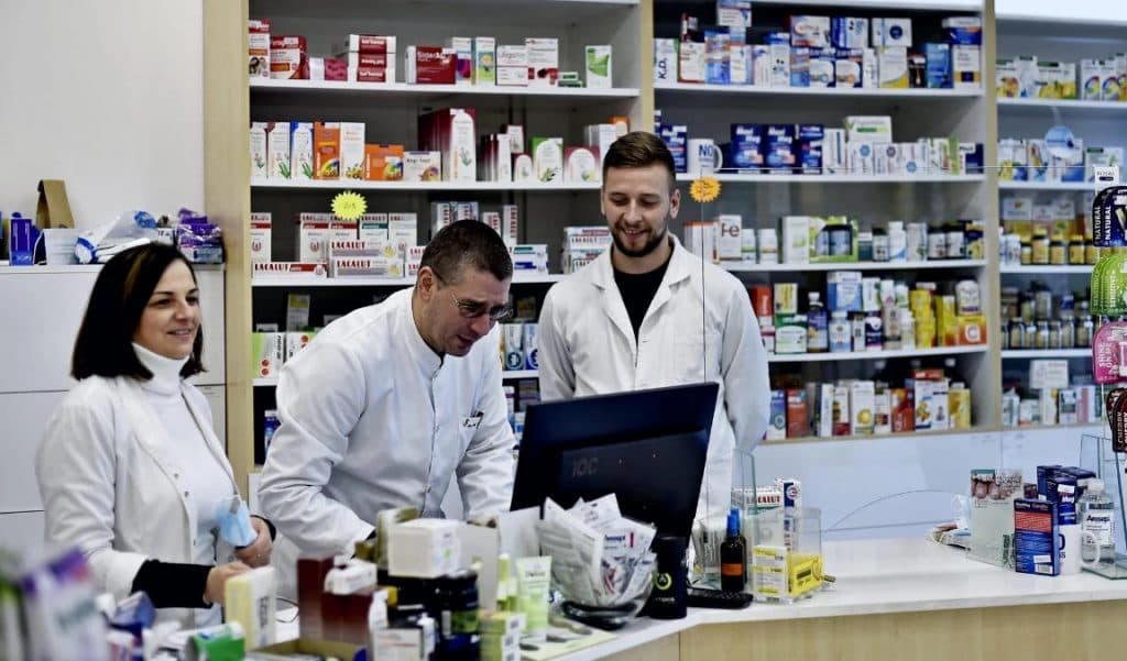 Ilustracija članka: Dalmatinci dolaze kupovati Viagru i Lexilium u Soviće i Posušje