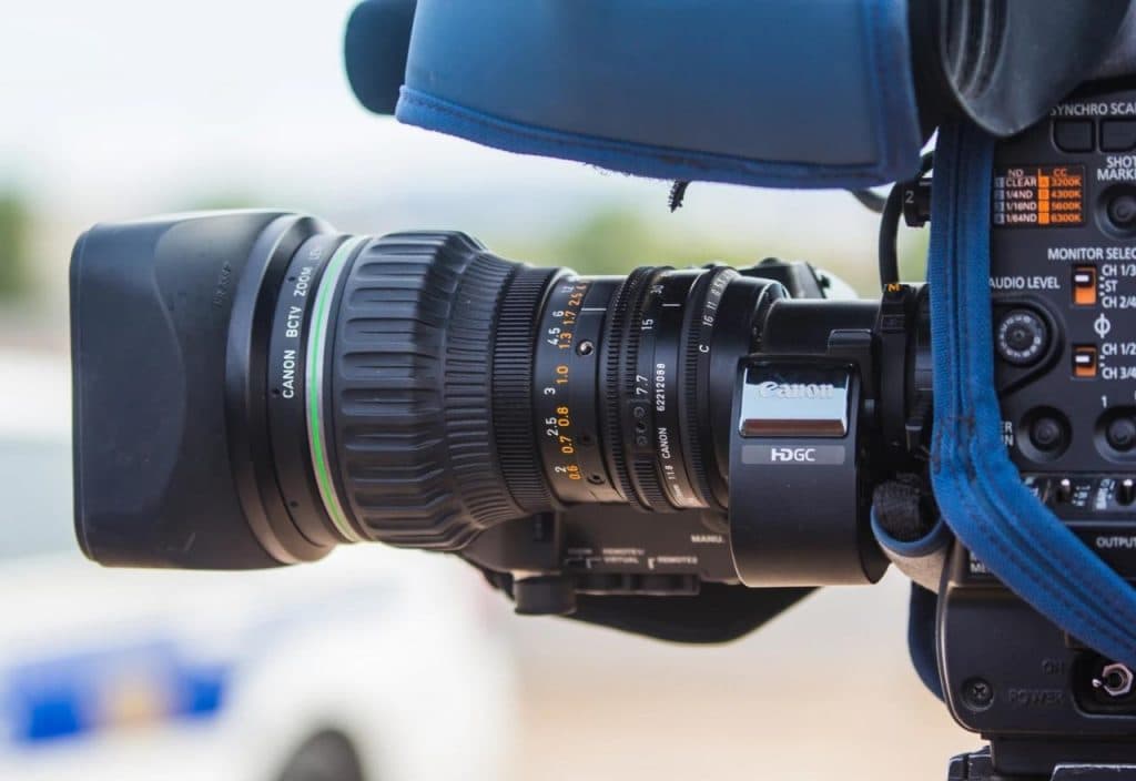 Ilustracija članka: Kako država može pomoći medijima?