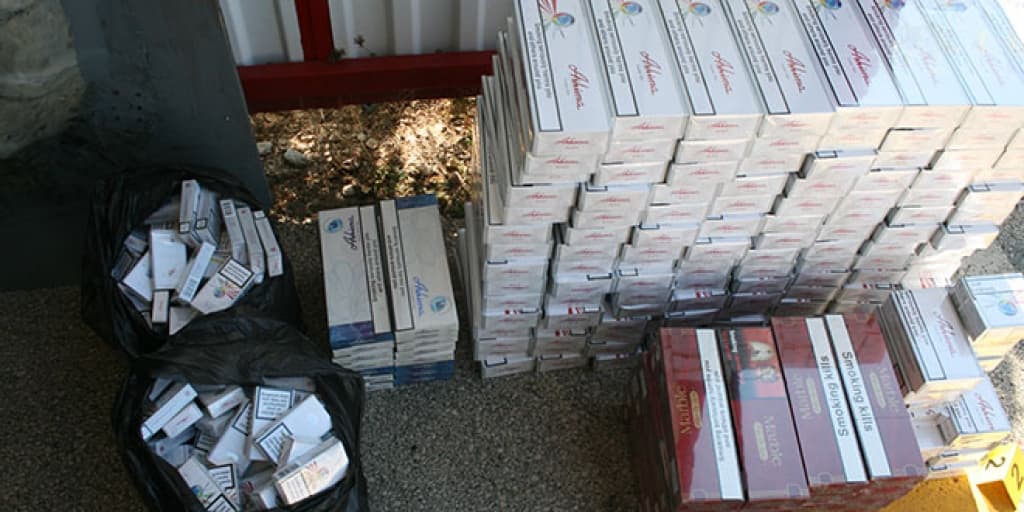 Ilustracija članka: Veliku količinu cigareta švercali iz BiH u RH, pomagali policajac i carinik