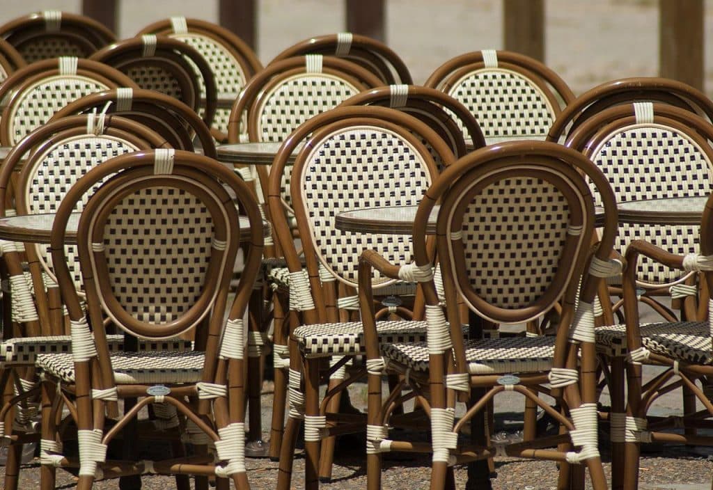 Ilustracija članka: Mostarci ostaju bez terasa o koje su godinama zapinjali