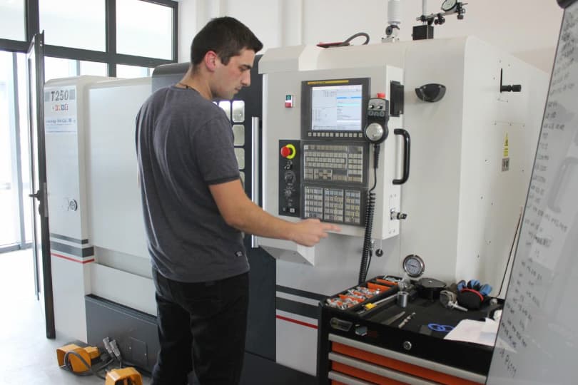 Ilustracija članka: Tehnološki park Posušje objavio javni poziv za obuku CNC programera/operatera