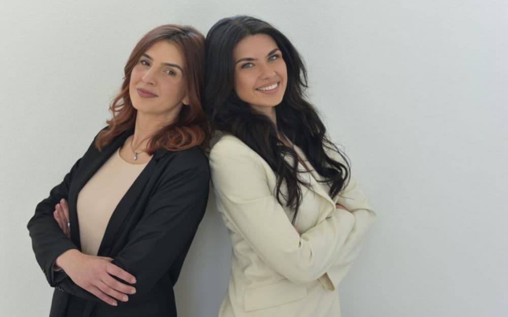 Ilustracija članka: Prijateljice pokrenule agenciju koja će biti desna ruka roditeljima, a dadilje žele biti i muškarci