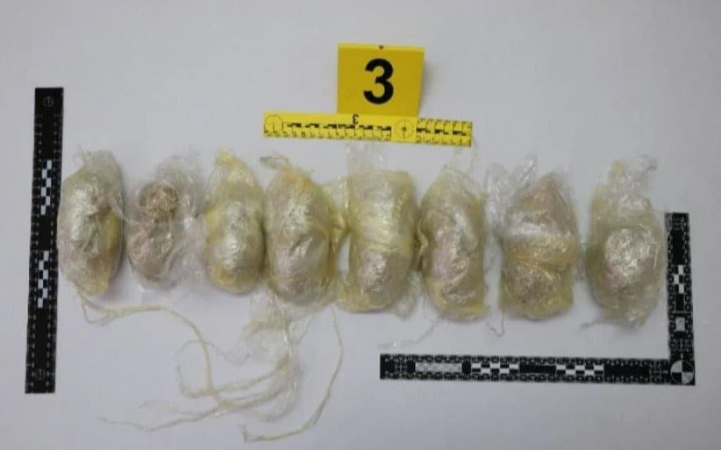 Ilustracija članka: Djed prevozio troje unuka i kilogram heroina, kaže da su mu ga podmetnuli u Posušju