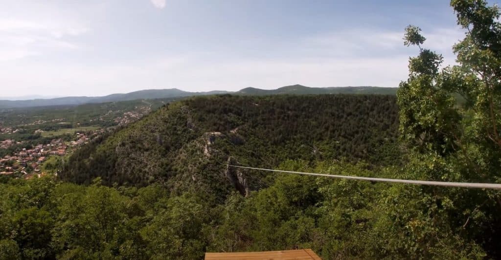 Ilustracija članka: Široki Brijeg: Zip-line testiran, uskoro će biti otvoren za građane (VIDEO)