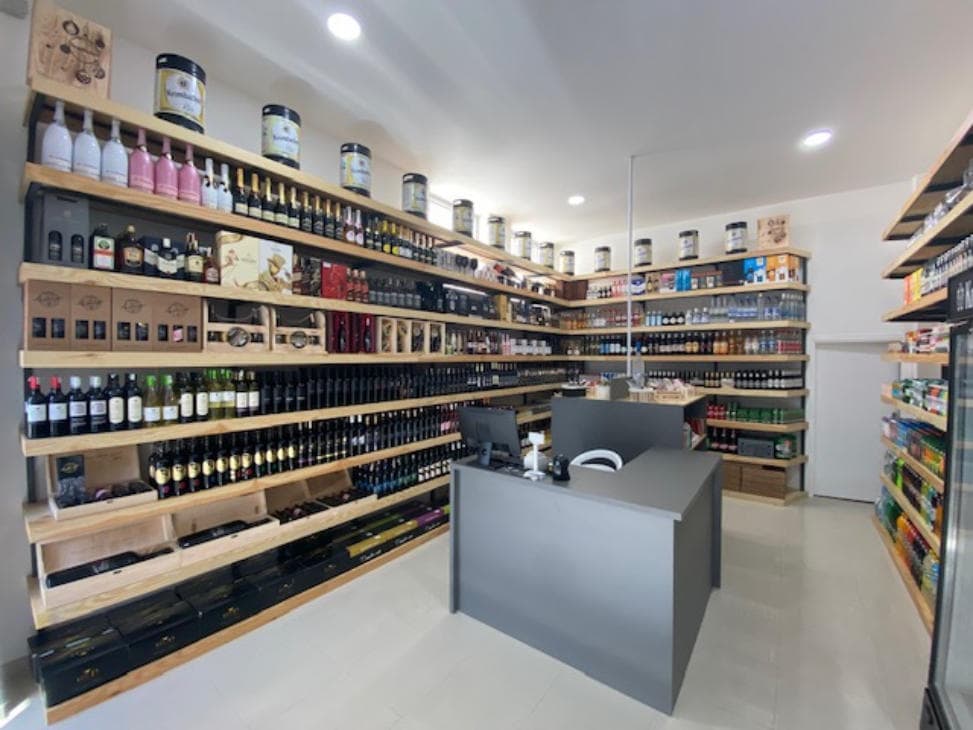 Ilustracija članka: U Grudama otvoren Beverage Store “Messi”