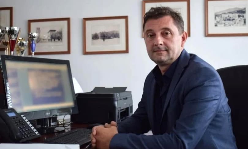 Ilustracija članka: Kordić ukinuo kolektivni godišnji odmor za mostarske službenike