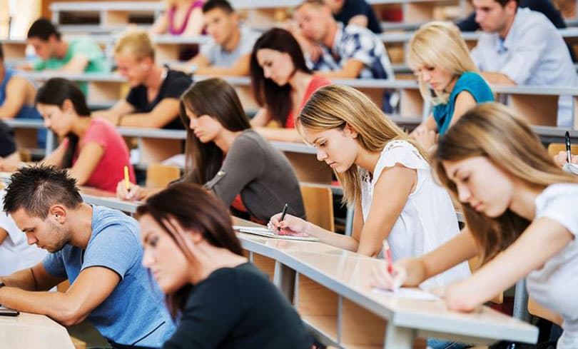 Ilustracija članka: Studenti Pravnog fakulteta SUM-a peticijom traže izvanredni rok