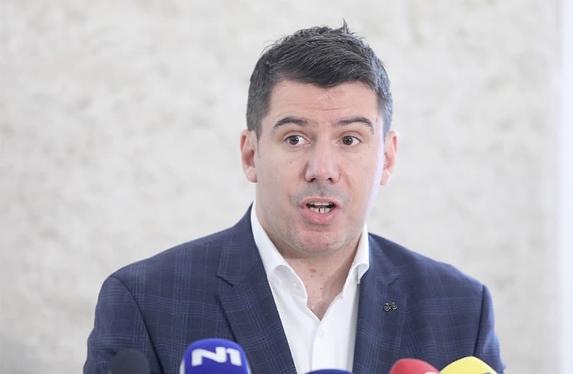 Ilustracija članka: Grmoja poslao pitanje Božinoviću: Zašto se i dalje diskriminira hrvatske državljane iz BiH?