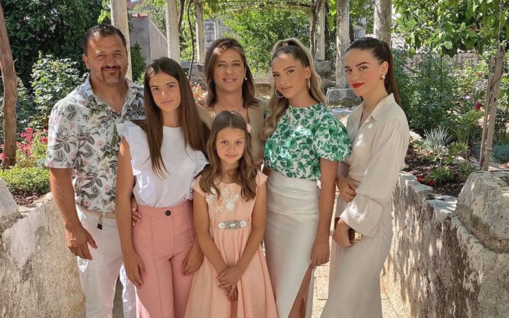 Ilustracija članka: Obitelj Roso: Kada se supruga vratila iz Međugorja, svi krvni nalazi u naše su djevojčice bili – savršeni