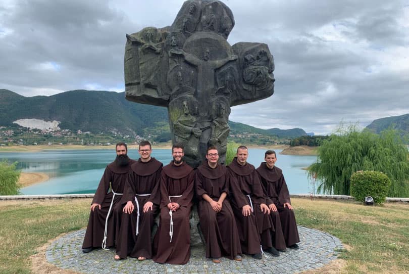 Ilustracija članka: Šest mladih franjevaca polažu svečane zavjete u Međugorju