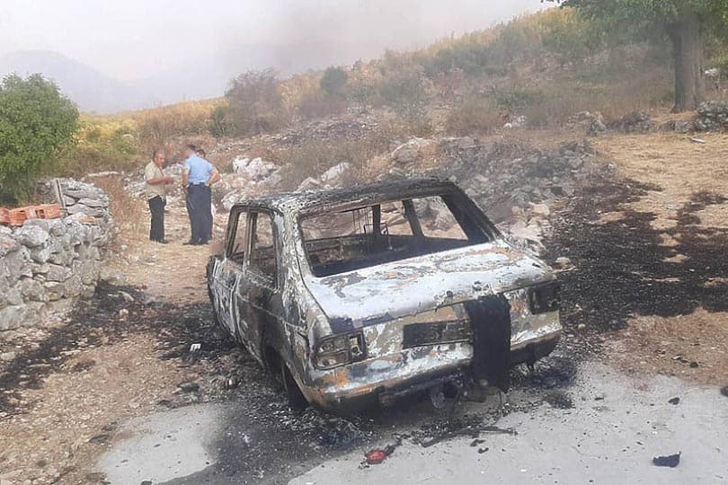 Ilustracija članka: Hercegovac zapalio vlastitu kuću, štalu i automobil pa napao vatrogasce jer su gasili požar