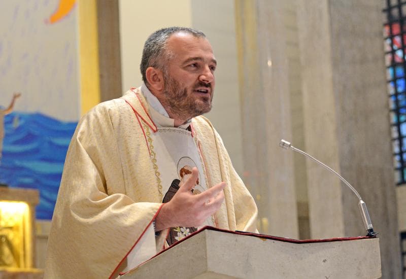 Ilustracija članka: Umjesto fra Ante Marića, u kapelaniju Polja dolazi fra Josip Vlašić