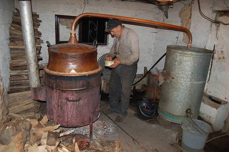 Ilustracija članka: Vlada FBiH ograničava proizvodnju rakije