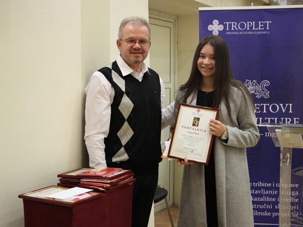 Ilustracija članka: HKZ Troplet: Pobjednica Sanja Đerek književni susret dovela u Posušju