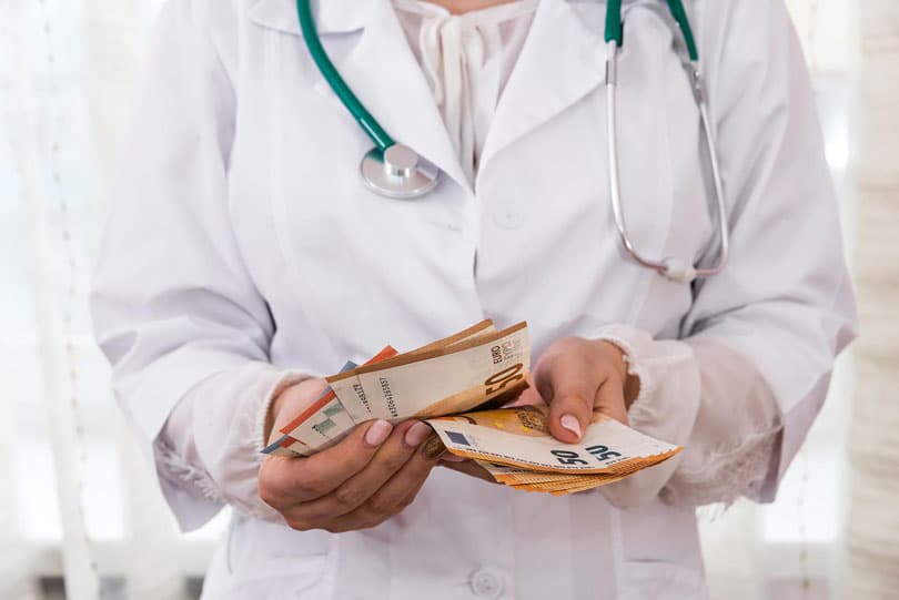 Ilustracija članka: U porodilištima podijeljeno više od 2 milijuna KM