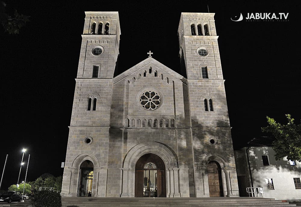 Ilustracija članka: Nema polnoćke u Širokom Brijegu