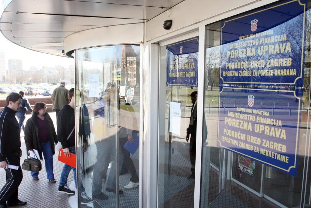 Ilustracija članka: Porezna vreba Hrvate u dijaspori koji nisu odjavili prebivalište