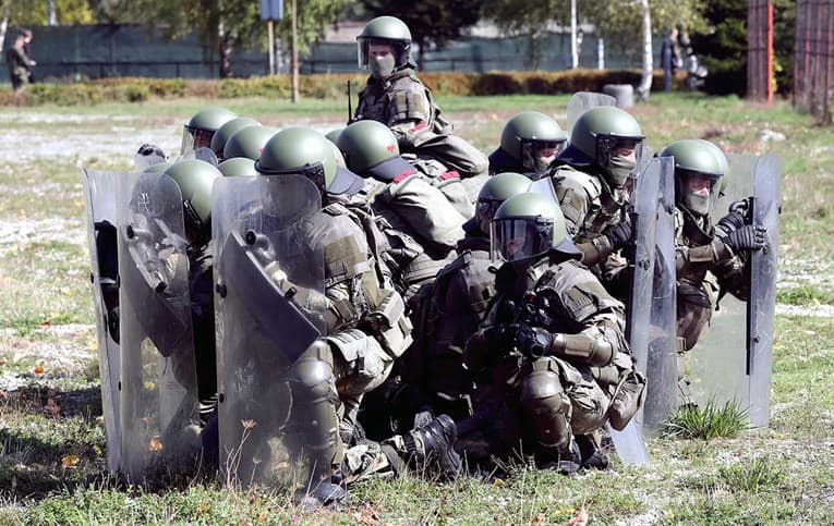 Ilustracija članka: EUFOR šalje pojačanje u BiH, politika i dalje nema jedinstven stav oko Putina