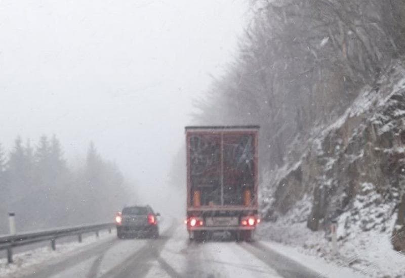 Ilustracija članka: Olujno nevrijeme zahvatilo veći dio BiH, mećava i snijeg otežavaju promet
