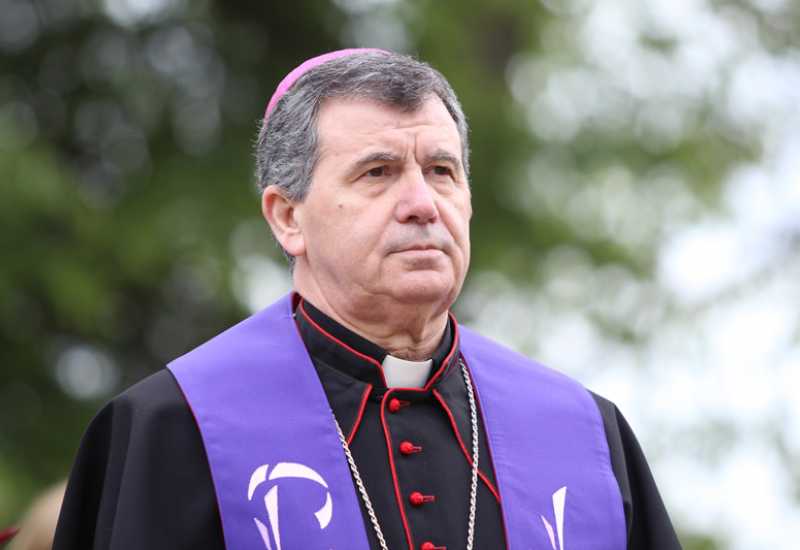 Ilustracija članka: Nadbiskup Vukšić: Iseljavanje stanovništva iz BiH se nastavlja, no državnu vlast to jedva da zanima