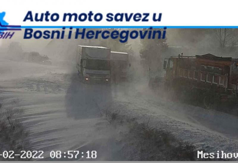 Ilustracija članka: Snježni nanosi po hercegovačkim prometnicama otežavaju promet