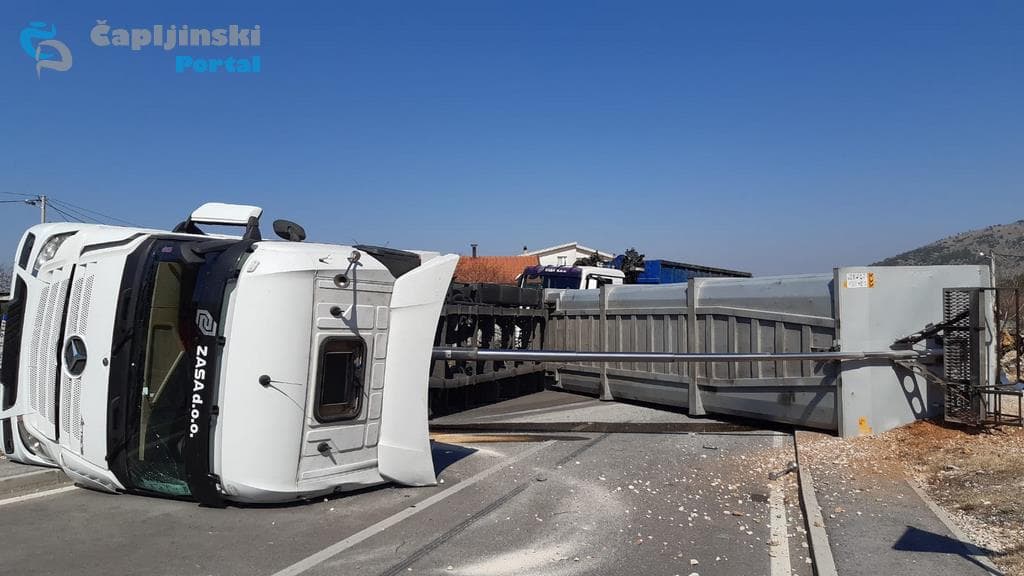 Ilustracija članka: VIDEO | Pogledajte trenutak prevrtanja kamiona u Zvirovićima