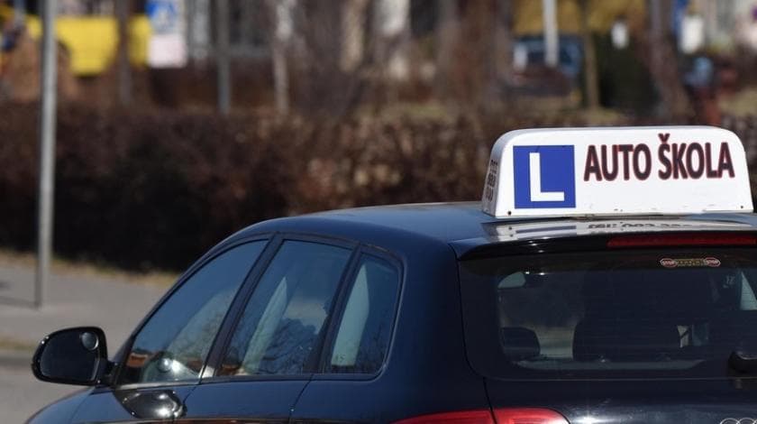 Ilustracija članka: Uhićenje u Međugorju: Instruktor ”sređivao” vozačke desecima osoba