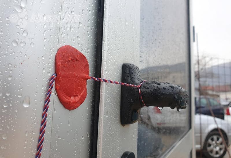 Ilustracija članka: Porezna u ŽZH zapečatila tri objekta