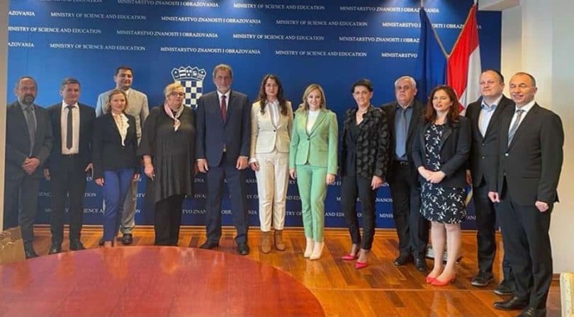 Ilustracija članka: Hrvatska pomaže pri izradi bh. školskih kurikuluma za nastavu na hrvatskom jeziku