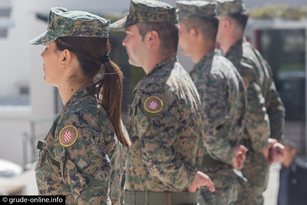 Ilustracija članka: Raspisan natječaj za prijam 300 vojnika, za Hrvate osigurano 80 mjesta