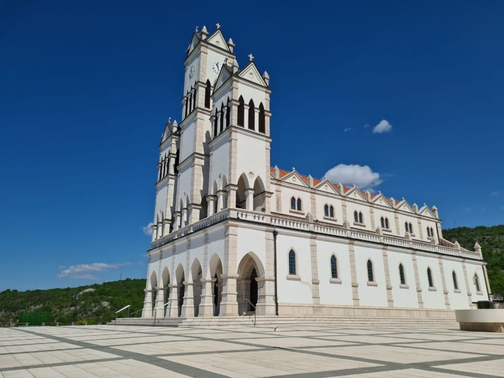 Ilustracija članka: Odgovor biskupa Palića Župi Grude