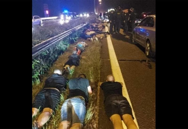Ilustracija članka: Policija objavila video: Više stotina huligana napalo 16 policajaca