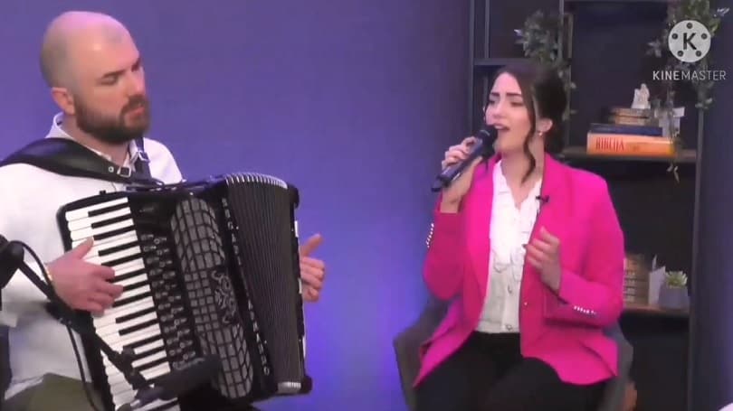 Ilustracija članka: Mladi širokobriješki bračni par ponovno oduševio izvedbom covera