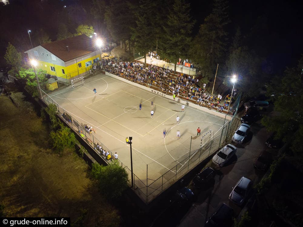 Ilustracija članka: Ružići: Večeras revijalna utakmica u spomen na pok. Mirkasa i koncert Ivice Bago