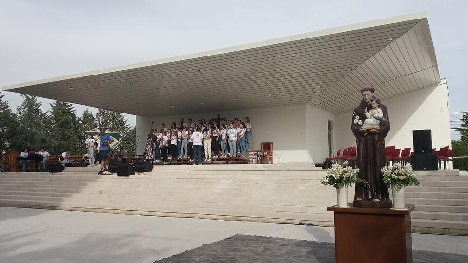 Ilustracija članka: PRIPREME ZA PROSLAVU SVETKOVINE: Humac dobiva novi oltar s Galerijom Majkom