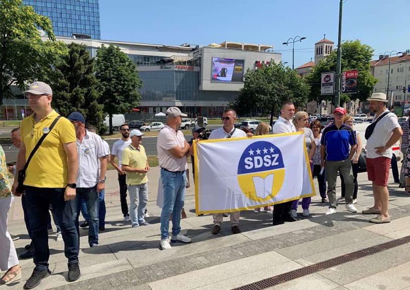 Ilustracija članka: Prosvjed državnih službenika: Nad nama se provodi teror