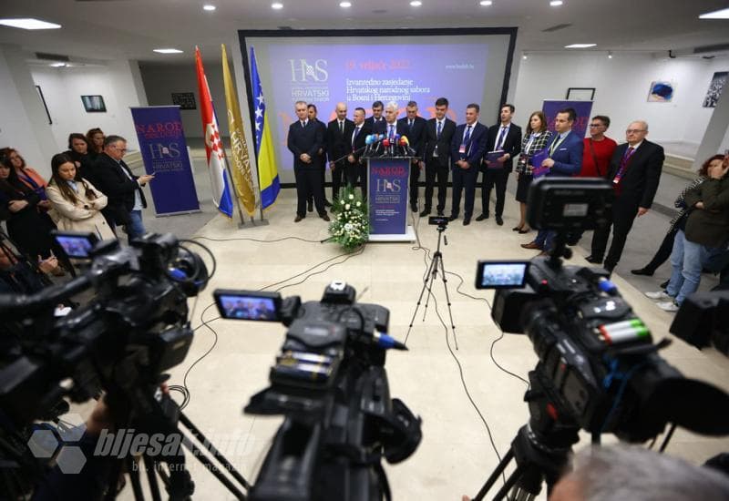 Ilustracija članka: HNS: OHR podlegao ratnohuškačkom pritisku bošnjačko-muslimanskih prvaka na nasilje