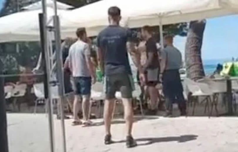 Ilustracija članka: Nezapamćen  sukob na makarskoj plaži, privatni zaštitari nasrnuli na prodavače kukuruza